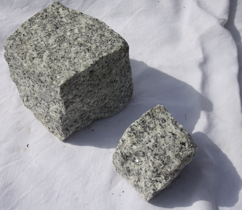 Granit Kleinpflaster ANCELINA hellgrau 4/6, 8/11, Oberfläche gespalten