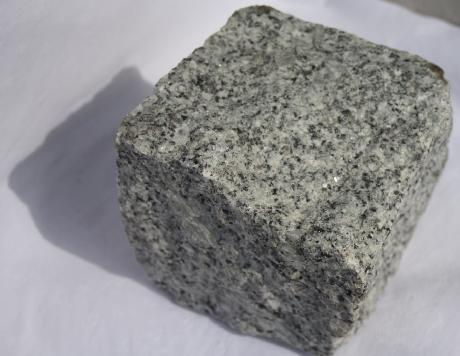 Granit Kleinpflaster ANCELINA hellgrau 4/6, 8/11, Oberfläche gespalten